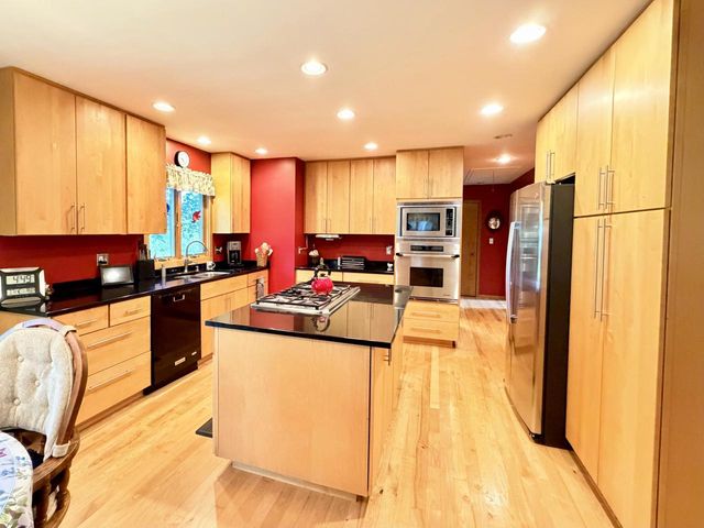 1326 Orchard TERRACE, Oconomowoc, WI 53066