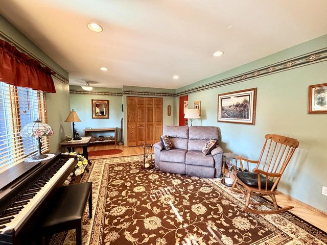 1326 Orchard TERRACE, Oconomowoc, WI 53066