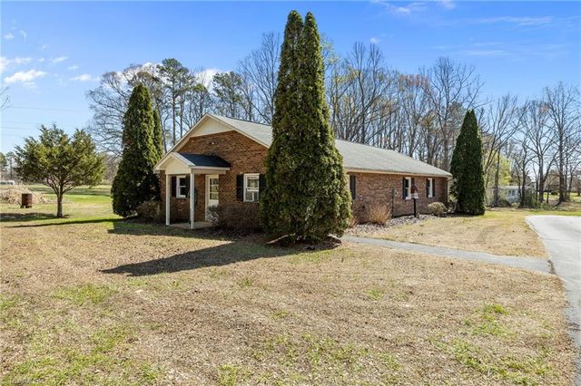 6262 Nc Highway 109, High Point, NC 27265