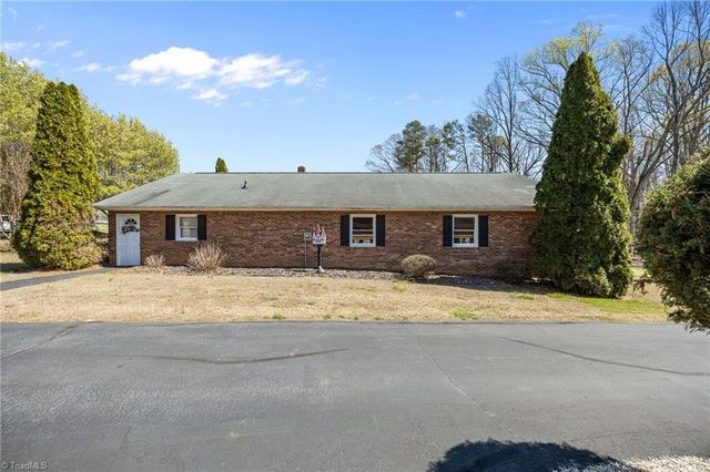 6262 Nc Highway 109, High Point, NC 27265