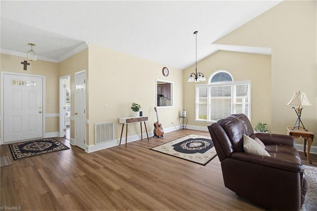 2229 King George Court, Winston-salem, NC 27103