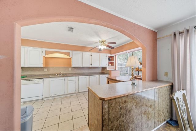 6438 Chatham Island Lane, Houston, TX 77035