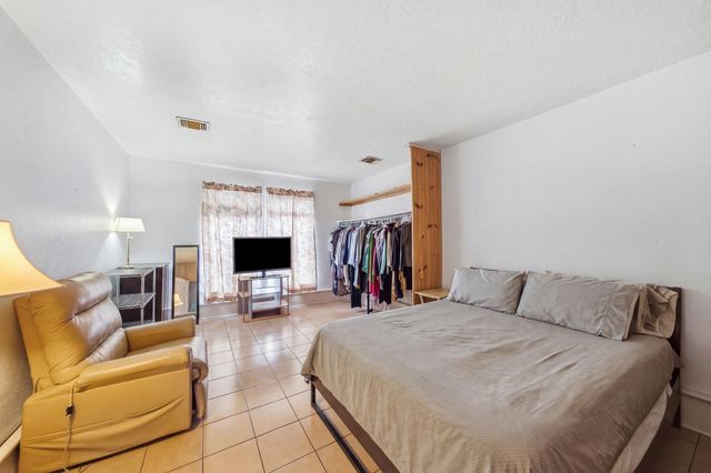 6438 Chatham Island Lane, Houston, TX 77035