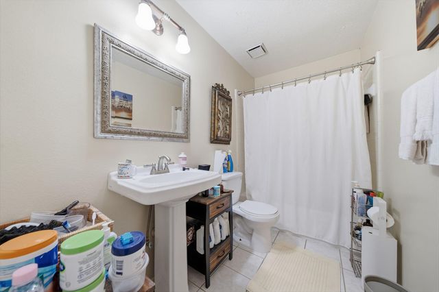 6438 Chatham Island Lane, Houston, TX 77035