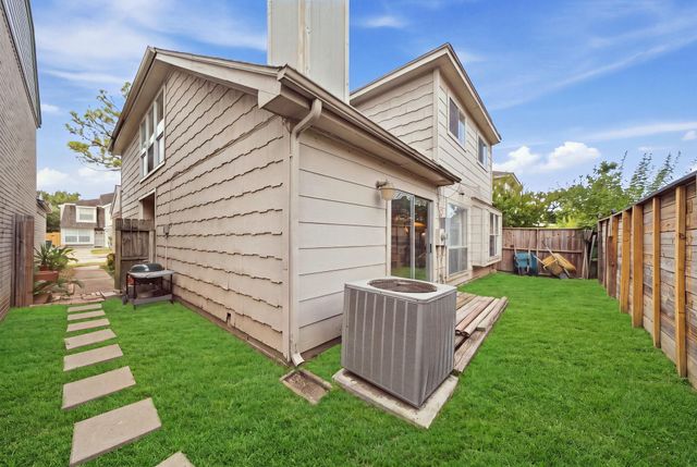6438 Chatham Island Lane, Houston, TX 77035