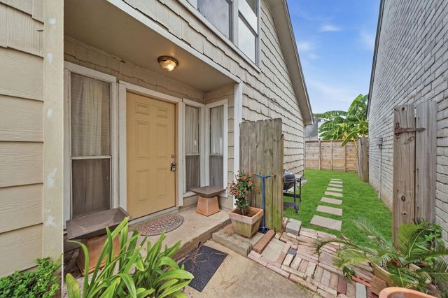 6438 Chatham Island Lane, Houston, TX 77035