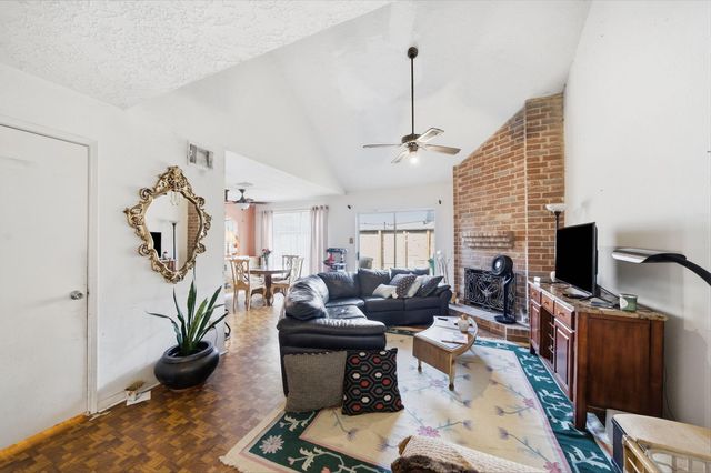 6438 Chatham Island Lane, Houston, TX 77035