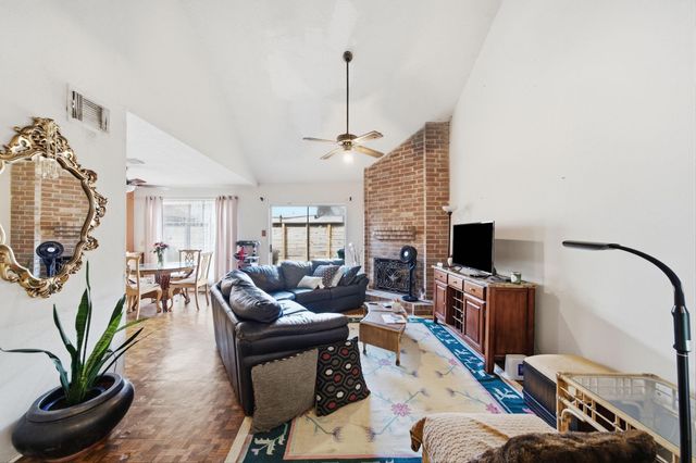 6438 Chatham Island Lane, Houston, TX 77035