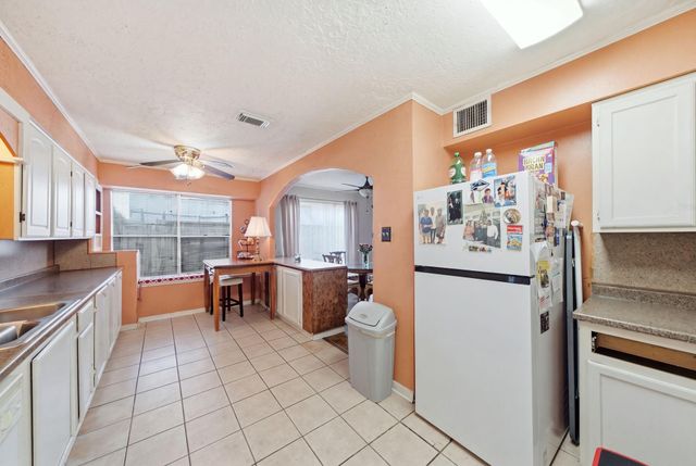 6438 Chatham Island Lane, Houston, TX 77035