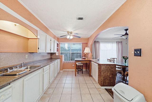 6438 Chatham Island Lane, Houston, TX 77035