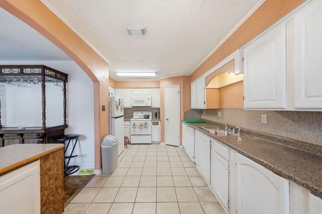 6438 Chatham Island Lane, Houston, TX 77035