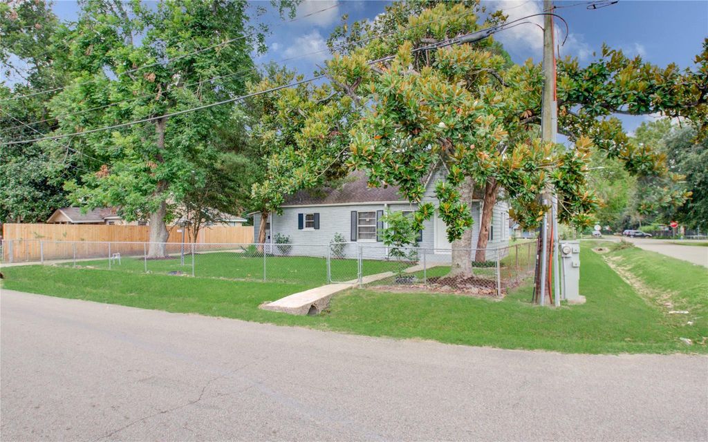 3202 Melbourne Street, Houston, TX 77026