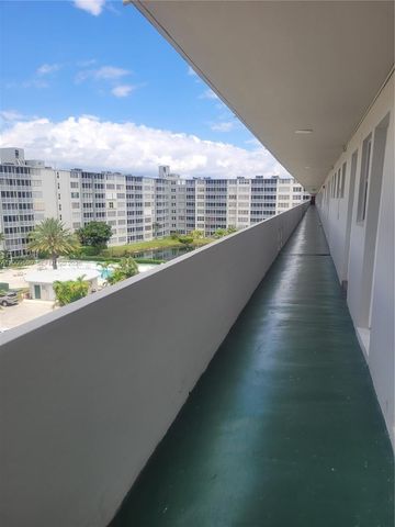 1780 NE 191st St 611-2, Miami, FL 33179