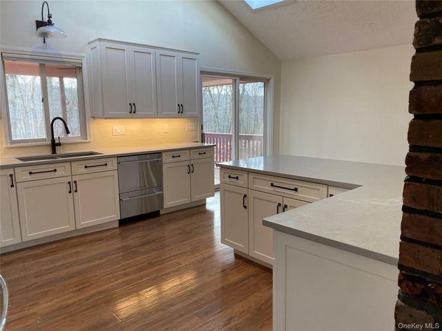 19 Cascade Lake Road, Warwick, NY 10990