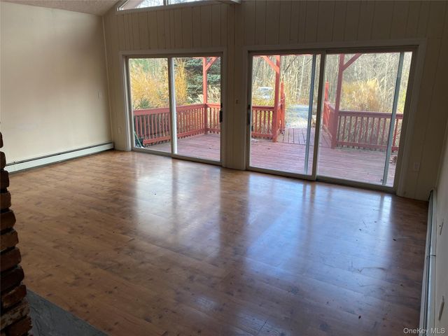 19 Cascade Lake Road, Warwick, NY 10990