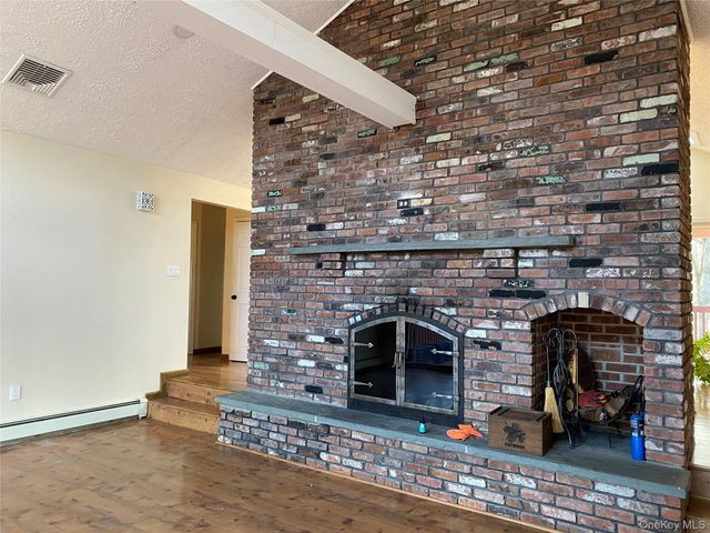 19 Cascade Lake Road, Warwick, NY 10990