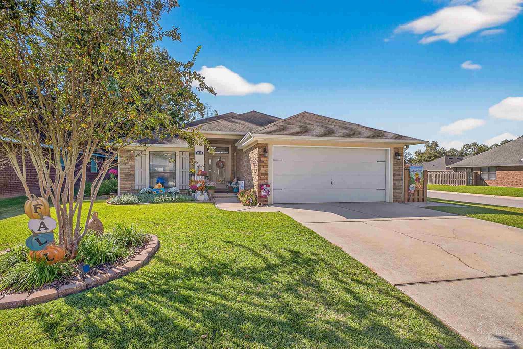 6065 Dunridge Dr, Pace, FL 32571