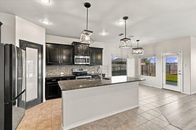 1025 Doe Meadow Drive, Fort Worth, TX 76028
