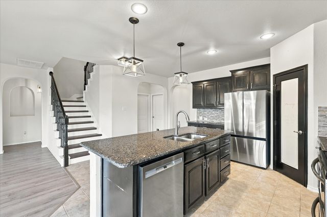 1025 Doe Meadow Drive, Fort Worth, TX 76028