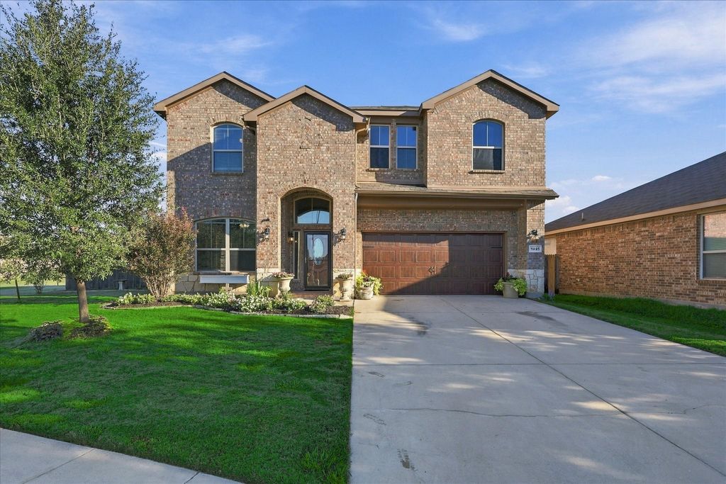 1025 Doe Meadow Drive, Fort Worth, TX 76028