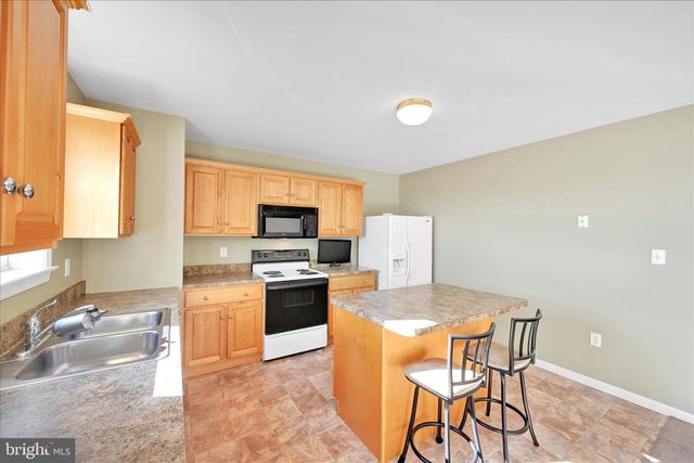 194 EAGLE DR, Ephrata, PA 17522