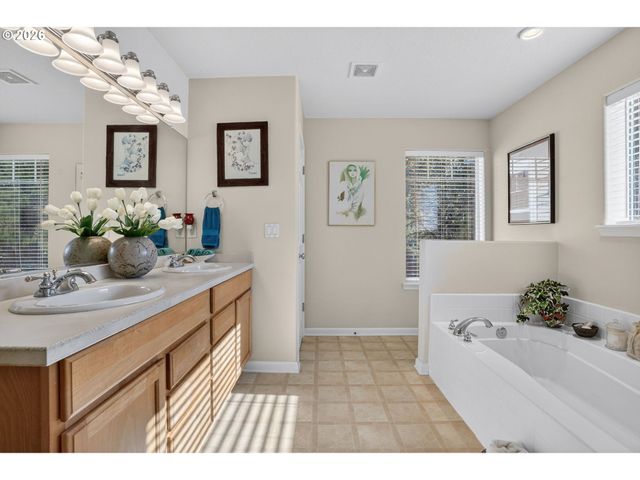 15866 Sw CHERRYWOOD Ln, Portland, OR 97224
