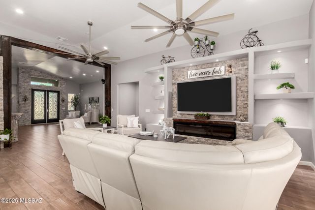 834 S Deer Meadow Loop, Tucson, AZ 85745