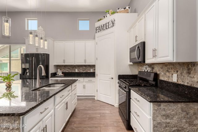 834 S Deer Meadow Loop, Tucson, AZ 85745