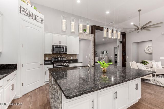 834 S Deer Meadow Loop, Tucson, AZ 85745