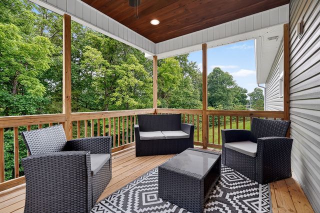 2011 Bear Creek Pt, Cookeville, TN 38506