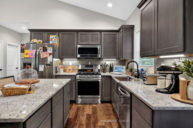 2011 Bear Creek Pt, Cookeville, TN 38506