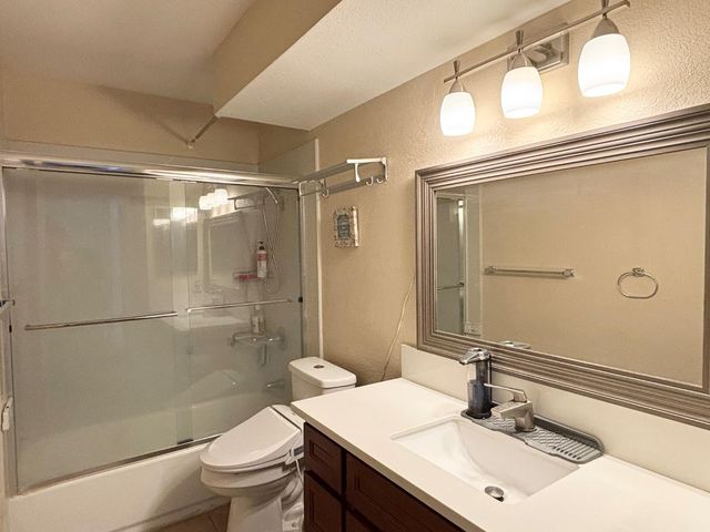 9328 Aizenberg Cir, Elk Grove, CA 95624