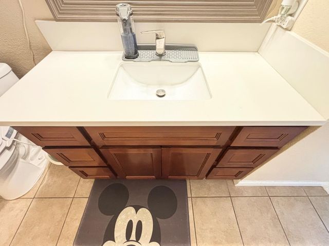 9328 Aizenberg Cir, Elk Grove, CA 95624