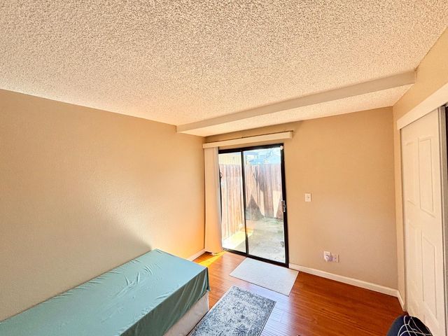 9328 Aizenberg Cir, Elk Grove, CA 95624