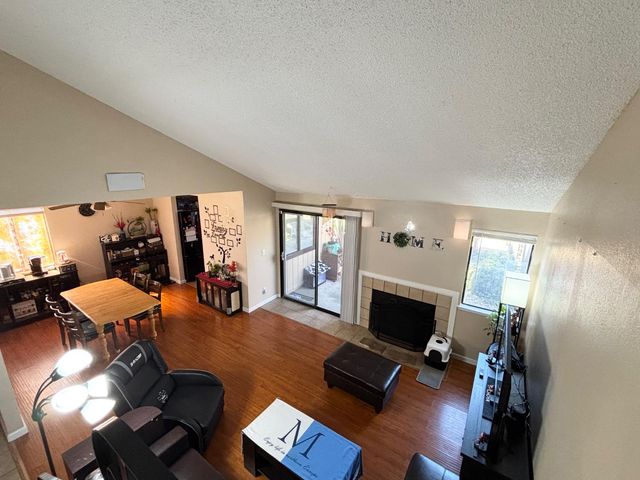 9328 Aizenberg Cir, Elk Grove, CA 95624