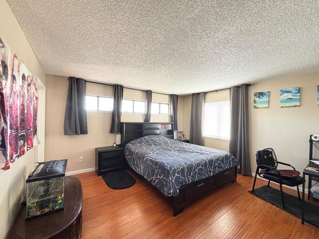 9328 Aizenberg Cir, Elk Grove, CA 95624