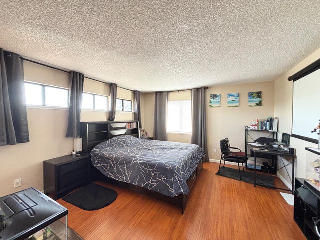 9328 Aizenberg Cir, Elk Grove, CA 95624