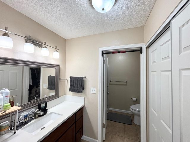 9328 Aizenberg Cir, Elk Grove, CA 95624