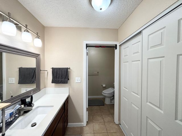 9328 Aizenberg Cir, Elk Grove, CA 95624