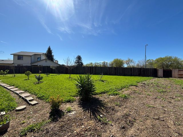 9328 Aizenberg Cir, Elk Grove, CA 95624