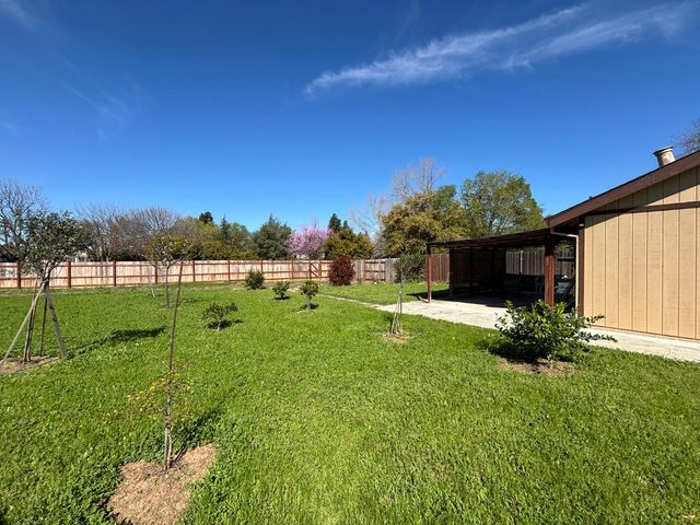 9328 Aizenberg Cir, Elk Grove, CA 95624