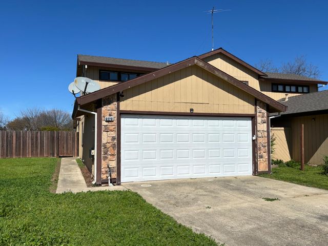 9328 Aizenberg Cir, Elk Grove, CA 95624