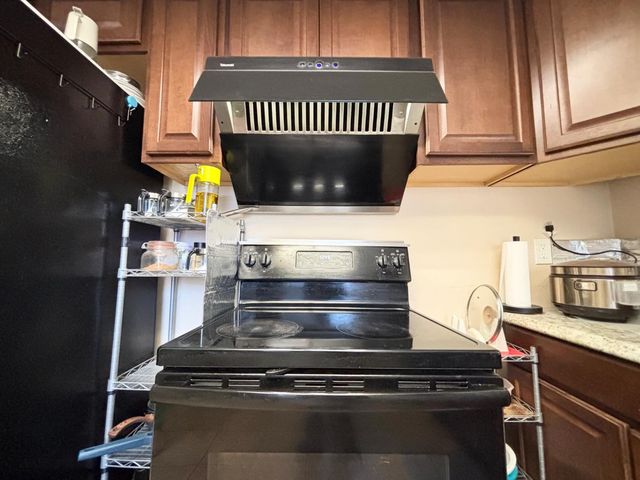 9328 Aizenberg Cir, Elk Grove, CA 95624