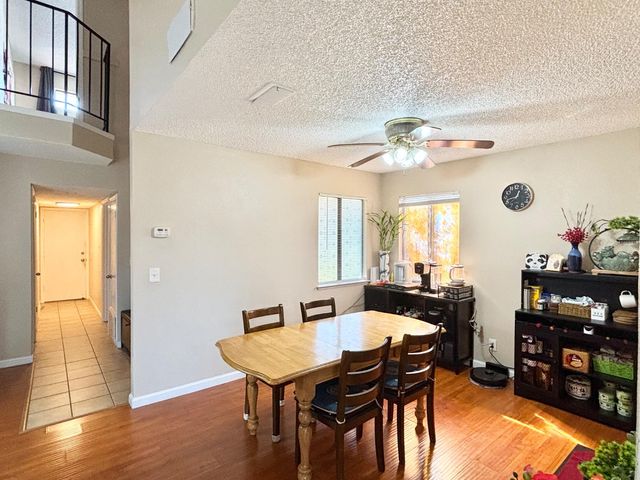 9328 Aizenberg Cir, Elk Grove, CA 95624