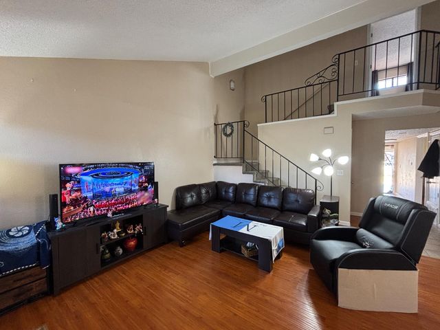 9328 Aizenberg Cir, Elk Grove, CA 95624