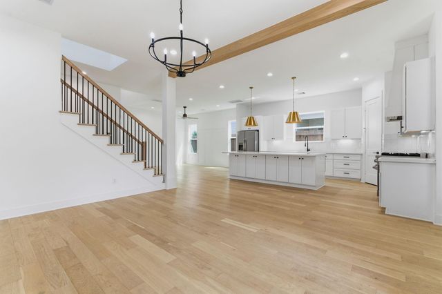 1005 Walton Street, Houston, TX 77009