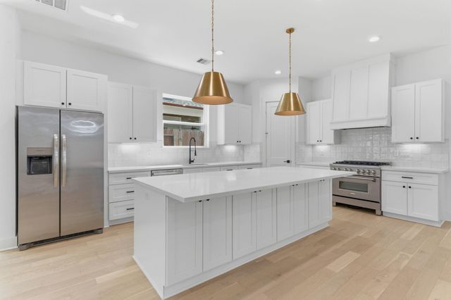 1005 Walton Street, Houston, TX 77009