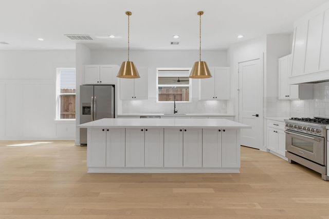 1005 Walton Street, Houston, TX 77009