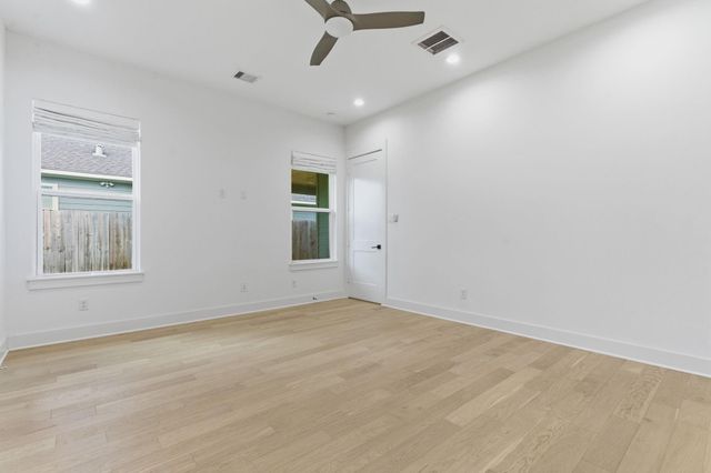 1005 Walton Street, Houston, TX 77009