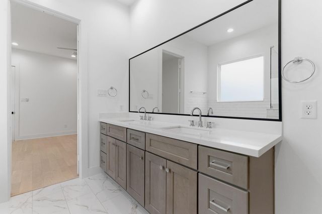 1005 Walton Street, Houston, TX 77009